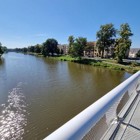 Prostorny Byt V Centru U Reky, 2 Loznice, Balkon Градець-Кралове Екстер'єр фото
